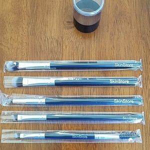 BNIB Skin Store 5 piece eye brush set